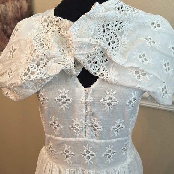 White Embroidered V-Neck Dress Women’s eyelet lined button XS Spring Summer - Picture 6 of 8